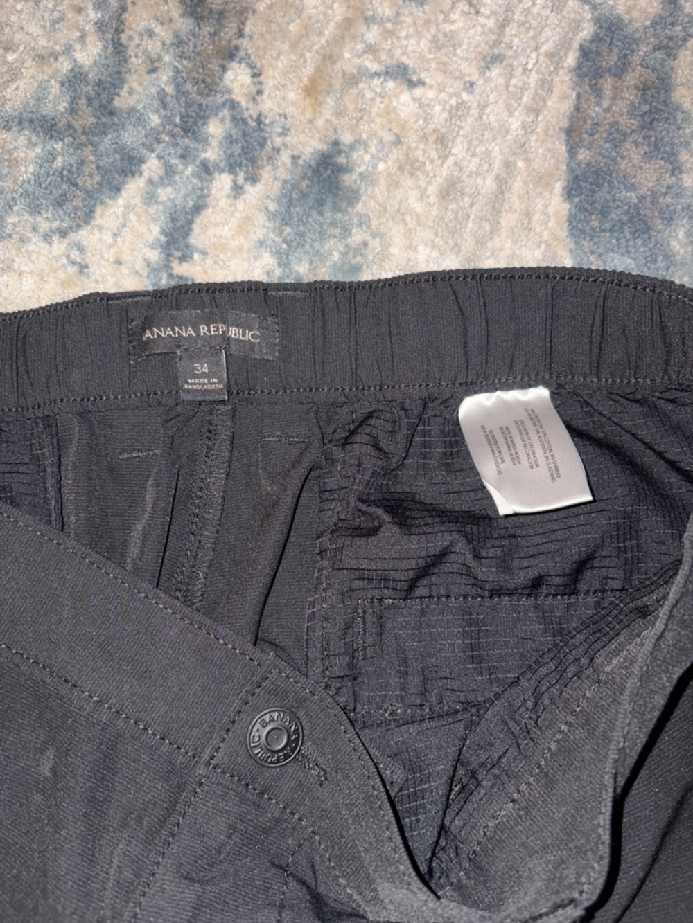 Banana Republic Black Flat-Front Stretch Men's Shorts - Picture 2 of 3